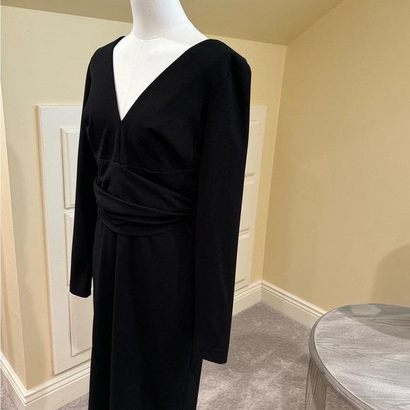 DRESS THE POPULATION Sml Classical Black L/S Dress. Sharp, tailored look. - Picture 3 of 5